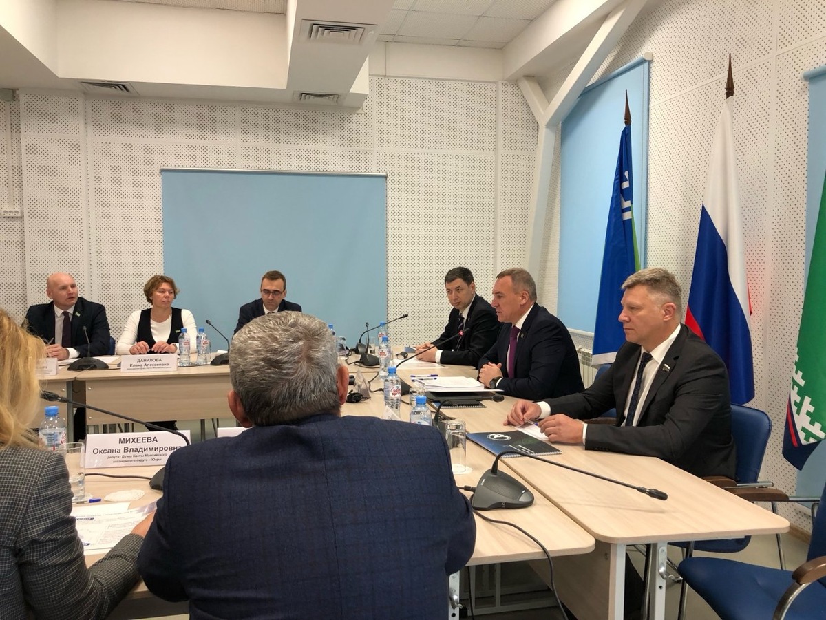    Руслан Кухарук назвал необходимым решение вопроса от строительстве круглогодичной дороги в Ханты-Мансийском районе