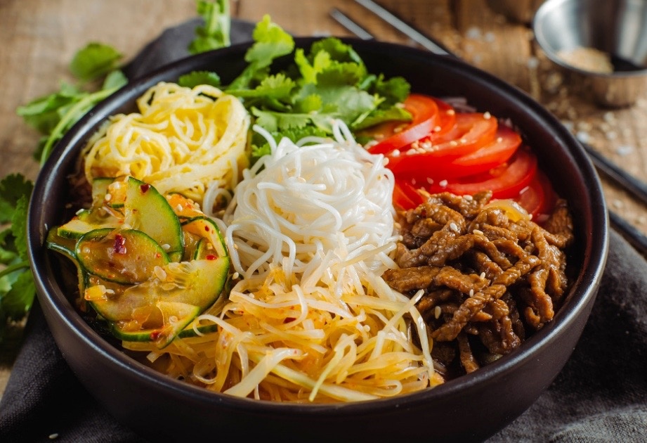 Корейский суп кукси. Кукси мури. Корейская лапша кукси. Китайская лапша кукси. Корейский холодный суп кукси.