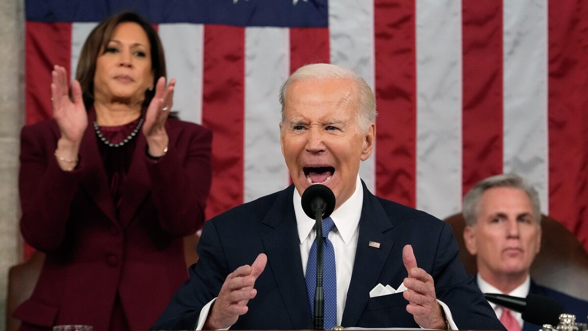 – Ты клоун, Бим! ... – Нет, это ты шут гороховый, Бом! Вы прослушали полтора часа дебатов двух молодых и перспективных политиков с крепким рукопожатием.-4