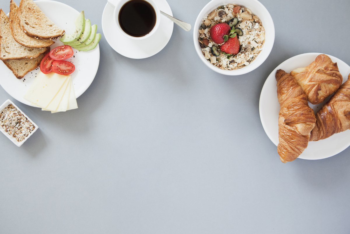 Изображение от https://ru.freepik.com/free-photo/overhead-view-of-healthy-breakfast-with-coffee_1302580.htm#query=%D0%B7%D0%B0%D0%B2%D1%82%D1%80%D0%B0%D0%BA&position=3&from_view=keyword&track=ais_user&uuid=64f52fad-edea-423f-ae70-6e8f124b7a34"