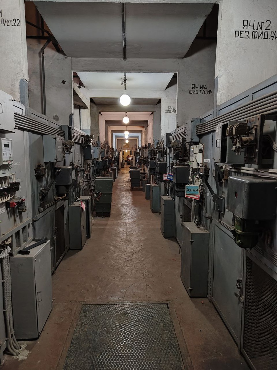 Центральный коридор ГРУ-6 кВ второй этаж.