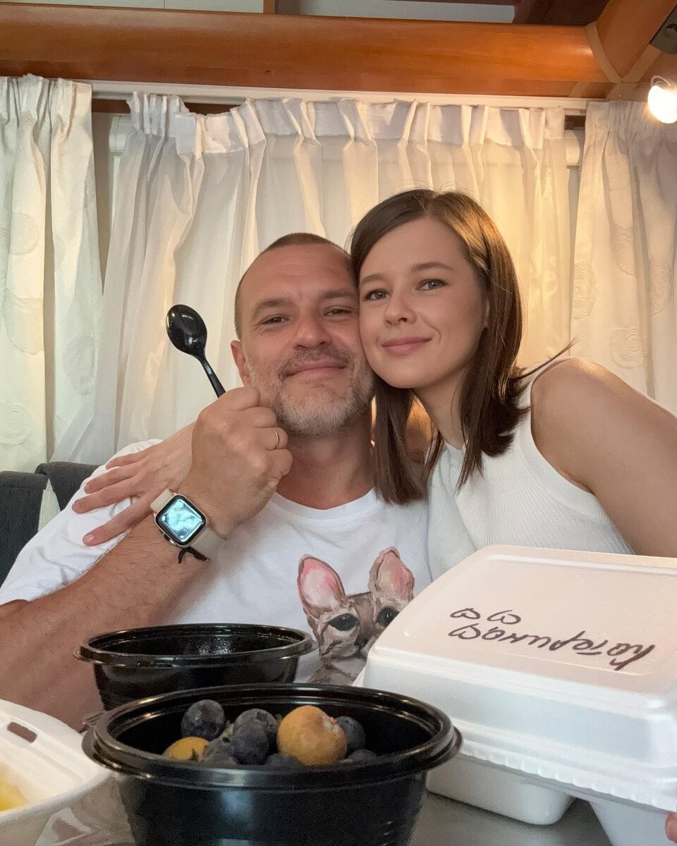    Катерина Шпица с мужем Русланом Поповым