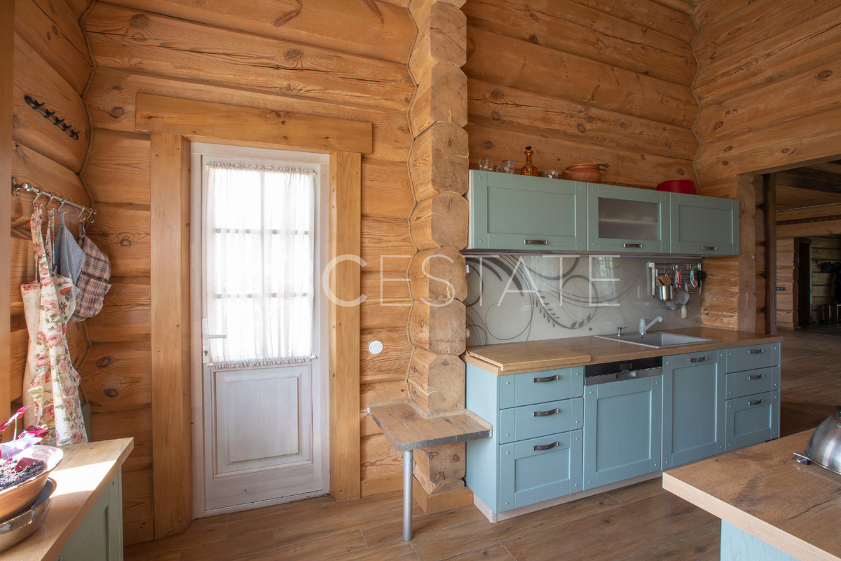 Размеры использованного лафета составляют 240 мм на 400 мм