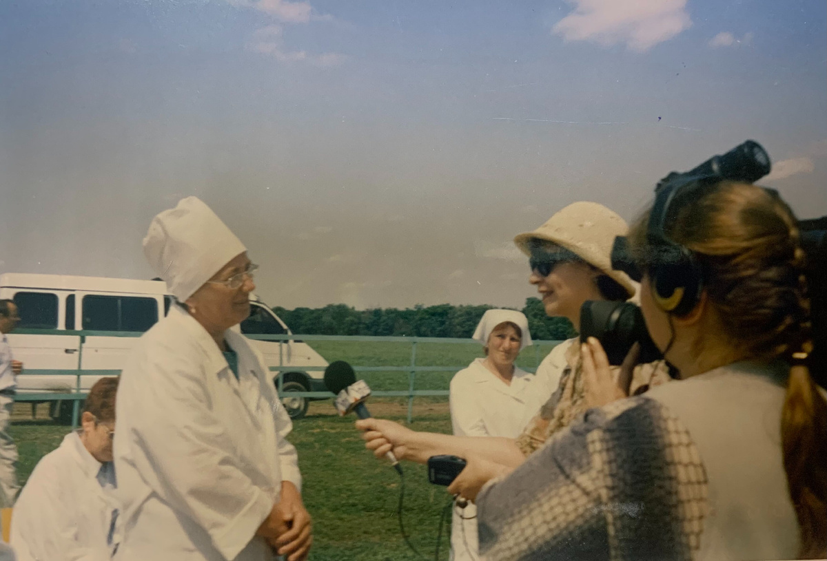 «Дон-ТР» берет интервью у Л.А. Дзюбы из ООО АКЗ «Пригородное», 2004 год, областной конкурс операторов машинного доения коров.