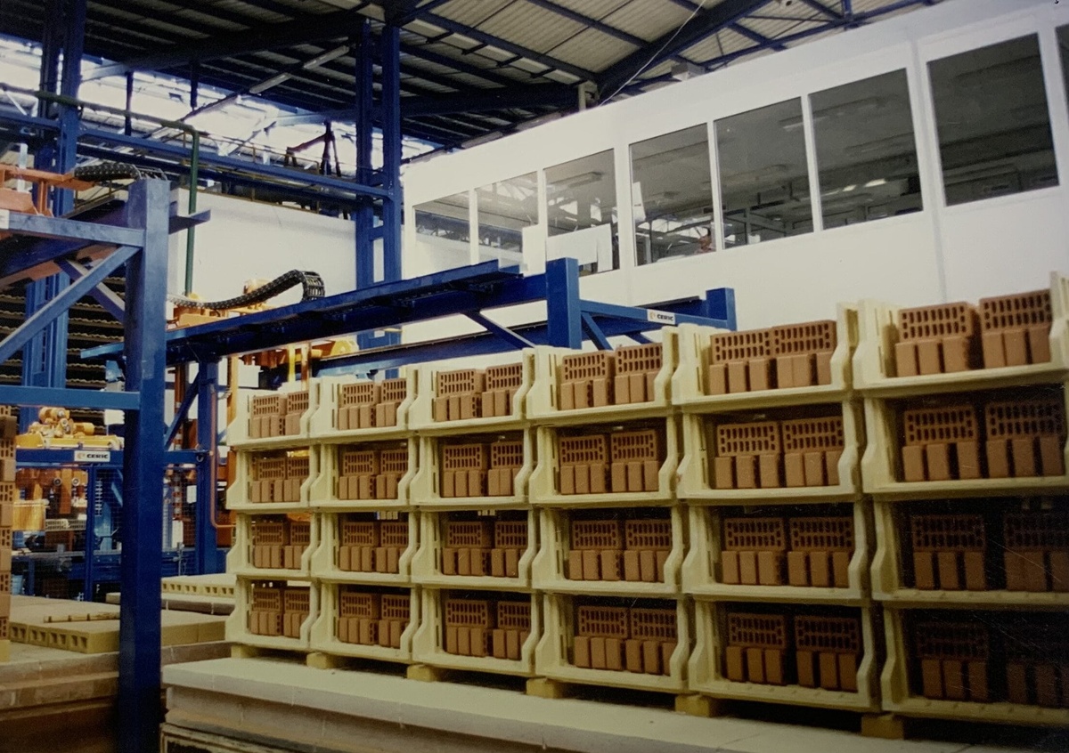 Кирпично-черепичный завод в Большом Логу.