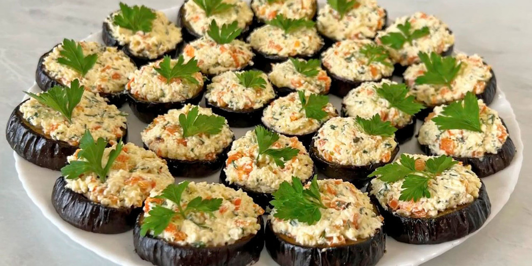 ЗАКУСКА ИЗ БАКЛАЖАНОВ С БРЫНЗОЙ И ЧЕСНОКОМ - Идеально подойдет и к праздничному столу, и просто на каждый день