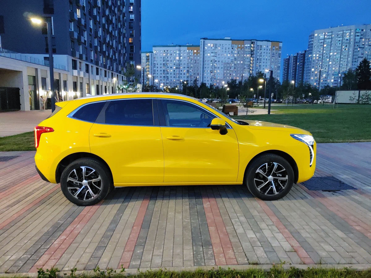 Haval Jolion быстро стал одним из бестселлеров российского рынка новых автомобилей. Причин несколько: современный внешний вид, оптимальный кузов, сравнительно доступная цена, достойное оснащение.