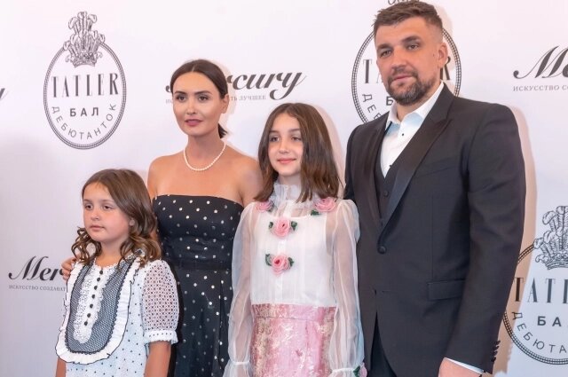    Василий Вакуленко с семьёй. Фото:  www.globallookpress.com/ Komsomolskaya Pravda/Global Look Press