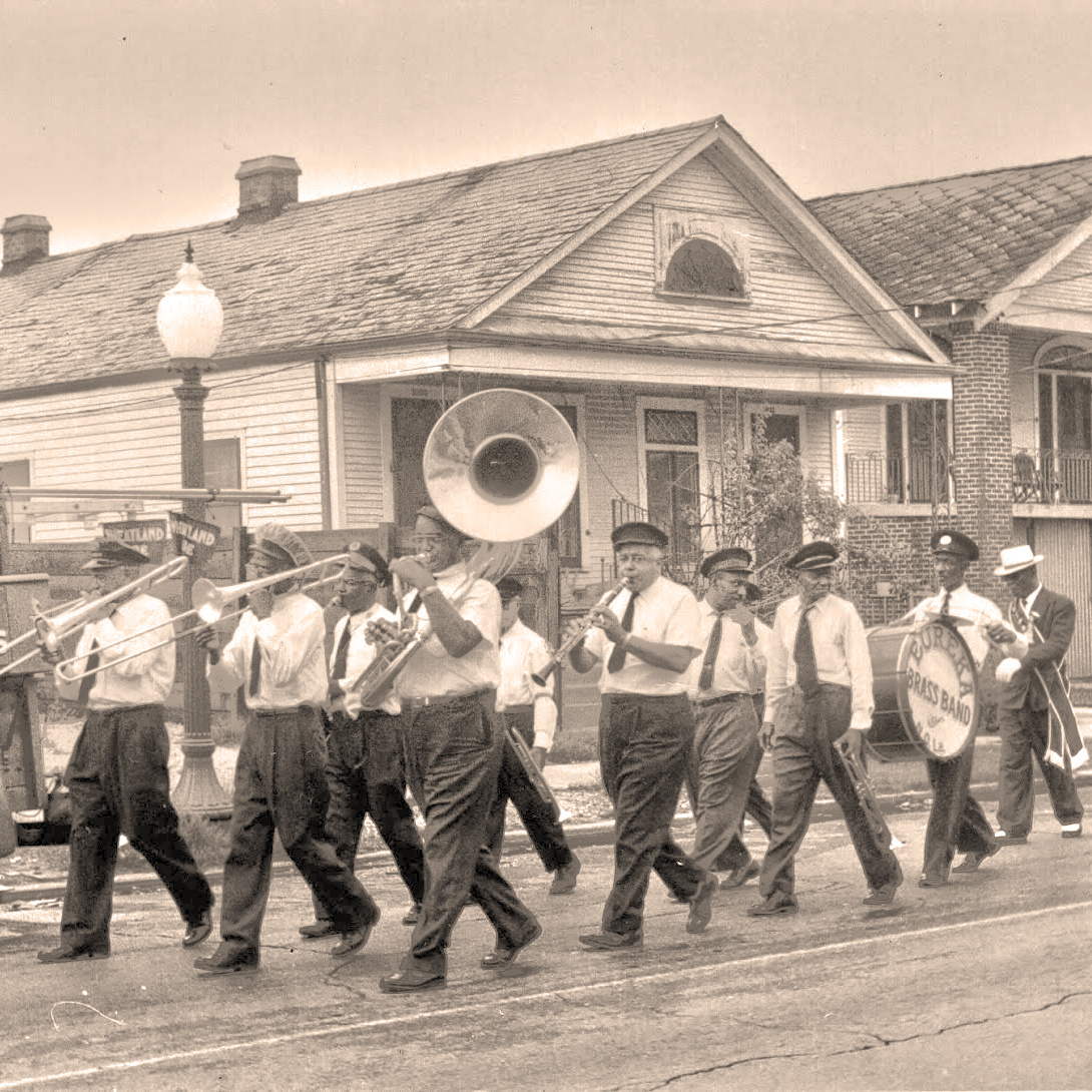 В корне New Orleans конечно, блюз-н-брасс, джаз-н-свинг, фолк-панк и вся прочая американа как общекультуральный метод, а отнюдь не тег.