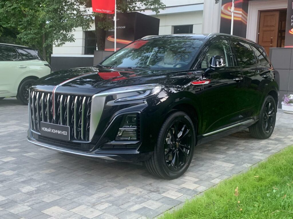 Дорогая презентация самого дешевого автомобиля бренда на российском рынке – Hongqi HS3 