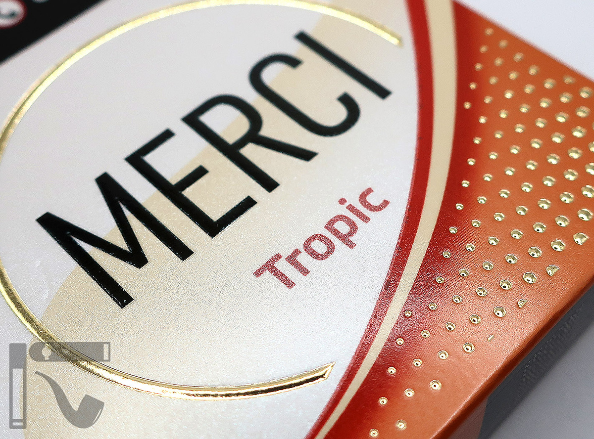 Сигареты Merci Tropic. Фото: © канал "Уголок Курильщика"