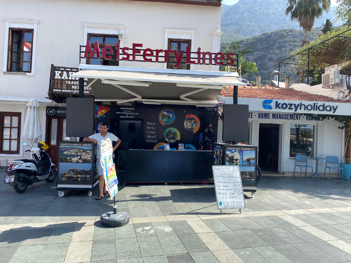 Данной фирмы бюро больше всего на главной площади