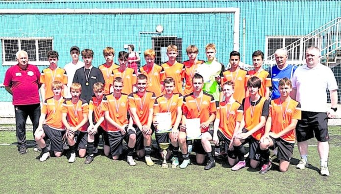 Победители первенства Рязани по футболу – команда СШ «Золотые купола» (тренер Виктор Исайкин)