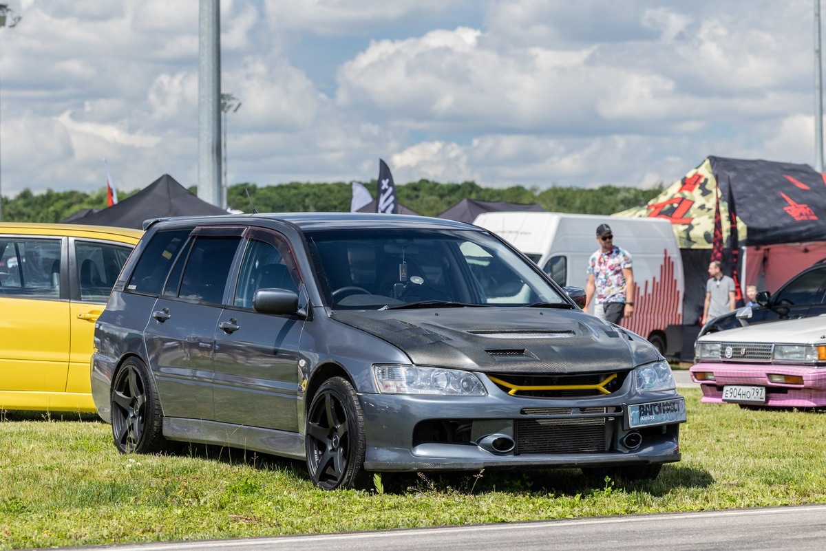    Но до этого момента не существовало ни одного фестиваля, посвященного универсалам.