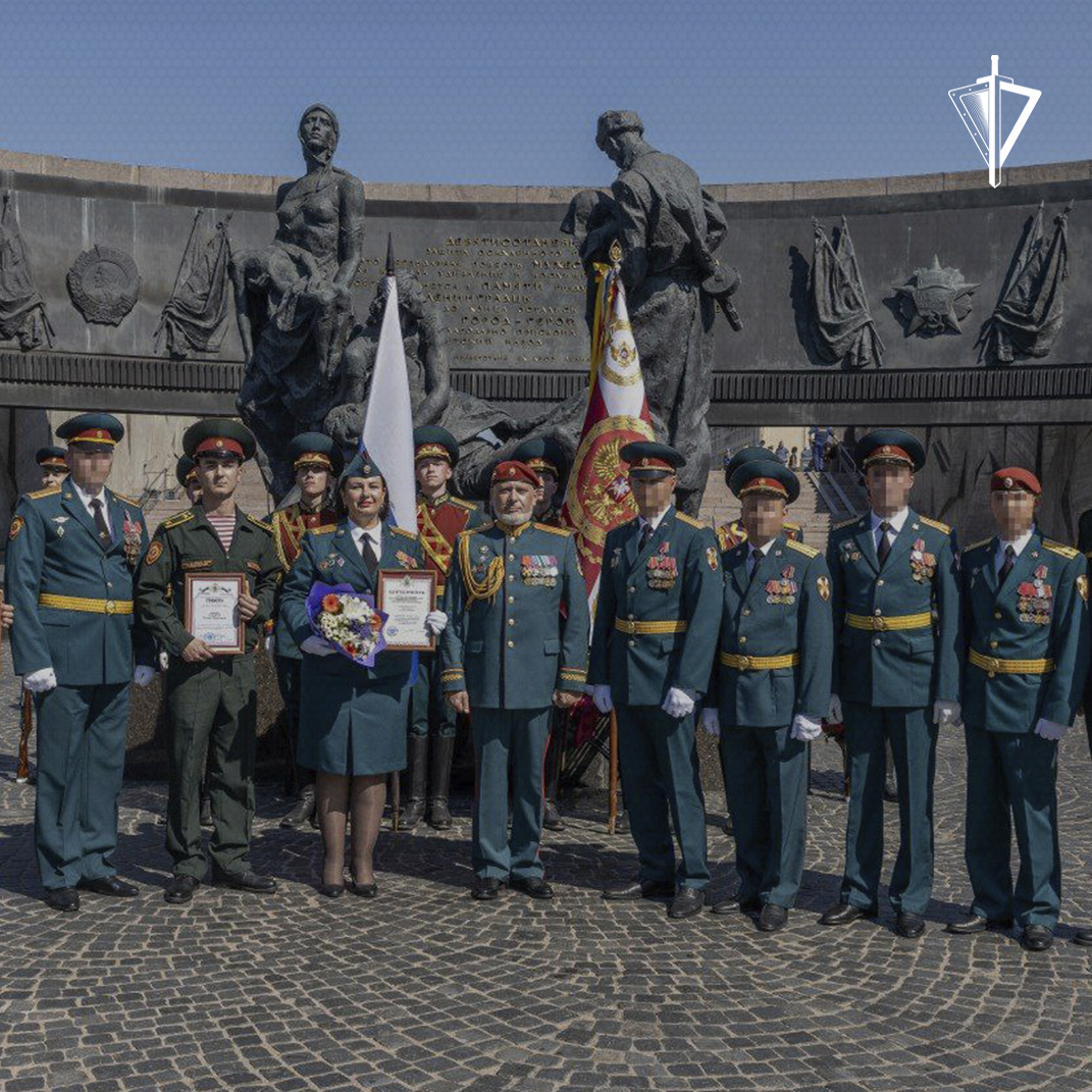 Церемония выпуска офицеров состоялась на территории монумента Защитникам Ленинграда.-2