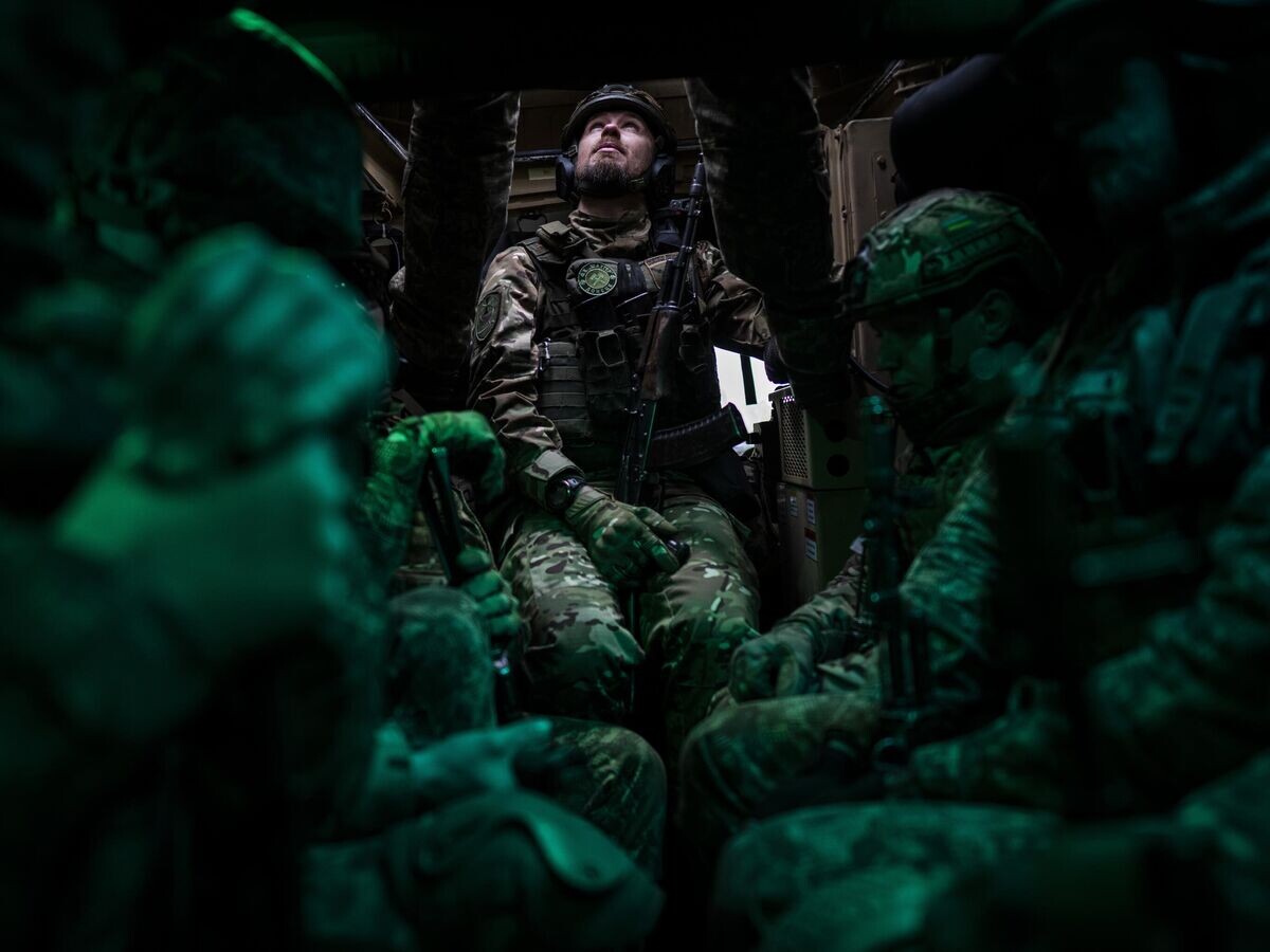   Бойцы Национальной гвардии Украины на учениях в Киевской области© AP Photo / Bernat Armangue