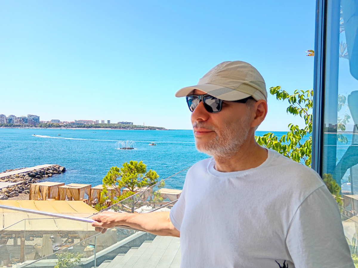 Набережная Геленджика, фонтан в море, Михаил Лекс - автор рассказа и канала