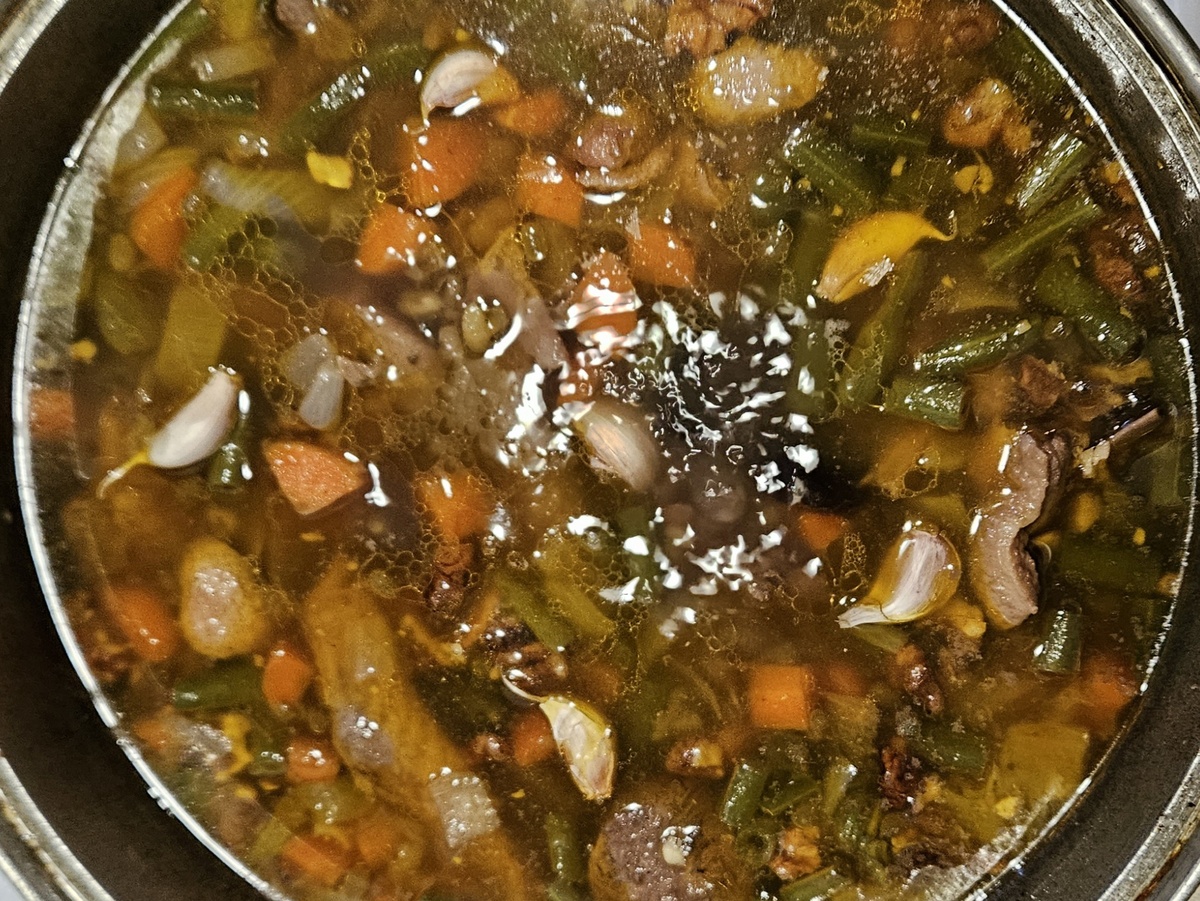 Мясо и овощи, когда добавила воду и первый раз попробовала.