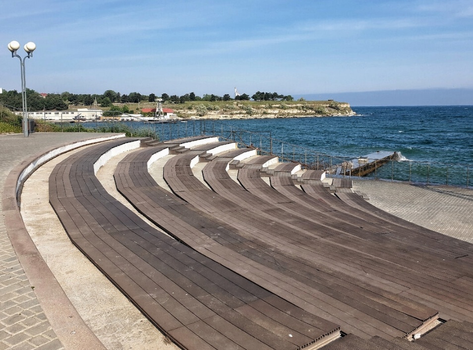 Название бухты объясняется характером грунта на её дне