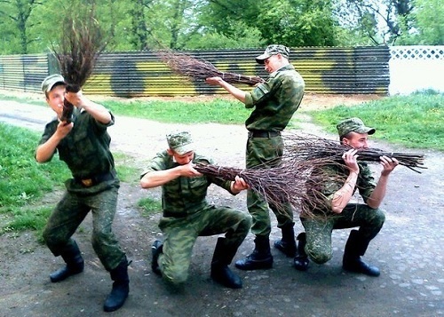 Учиться военному делу  настоящим образом. Фото из открытых источников