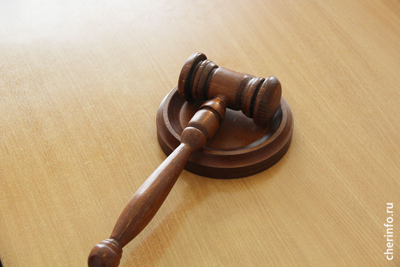    Стикер в виде поднятого вверх среднего пальца 32-летний череповчанин опубликовал под постом в одном из череповецких сообществ во "ВКонтакте".