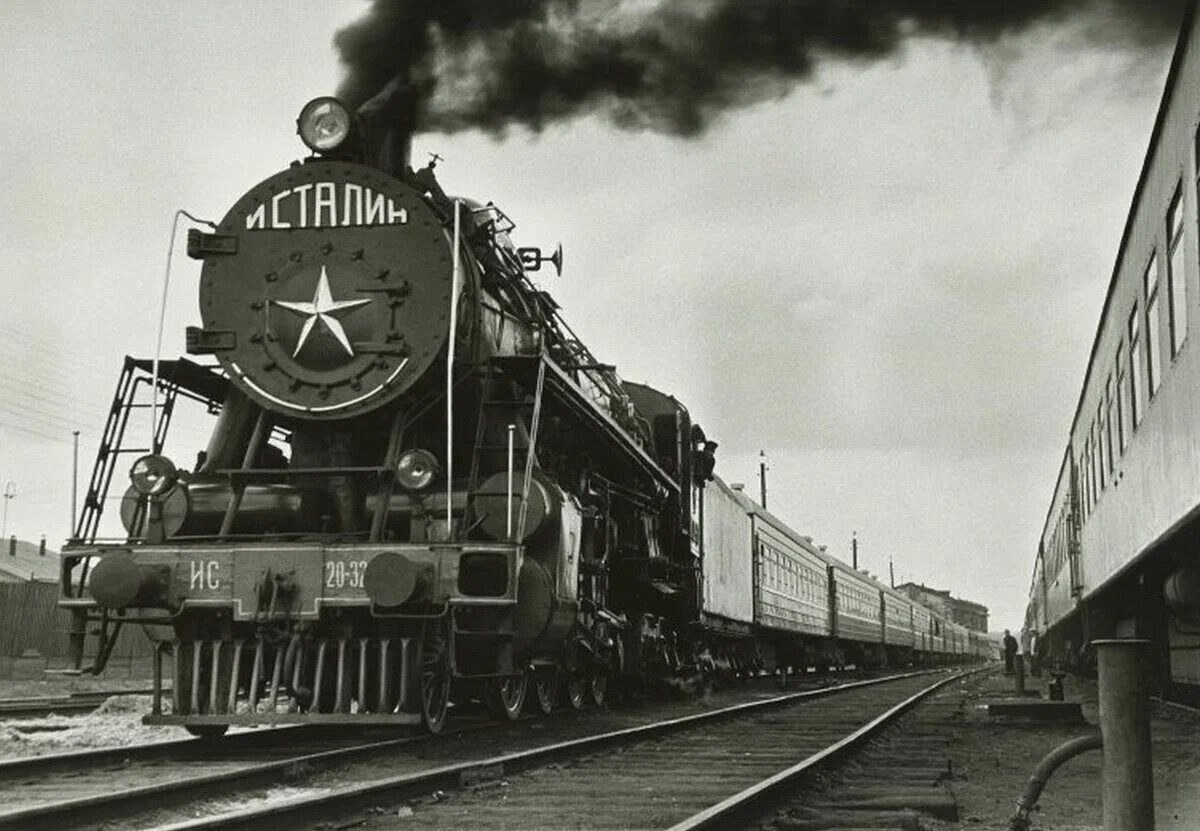 %name El Tren Perdido del Tiempo: La Historia Locomotora Soviética que desapareció y reapareció misteriosamente