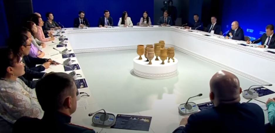 Грандиозное, феноменальное, великолепное, мотивирующе-прекрасное выступление         президента России Владимира Владимировича Путина, в котором озвучивается зарплата основной части населения страны. 