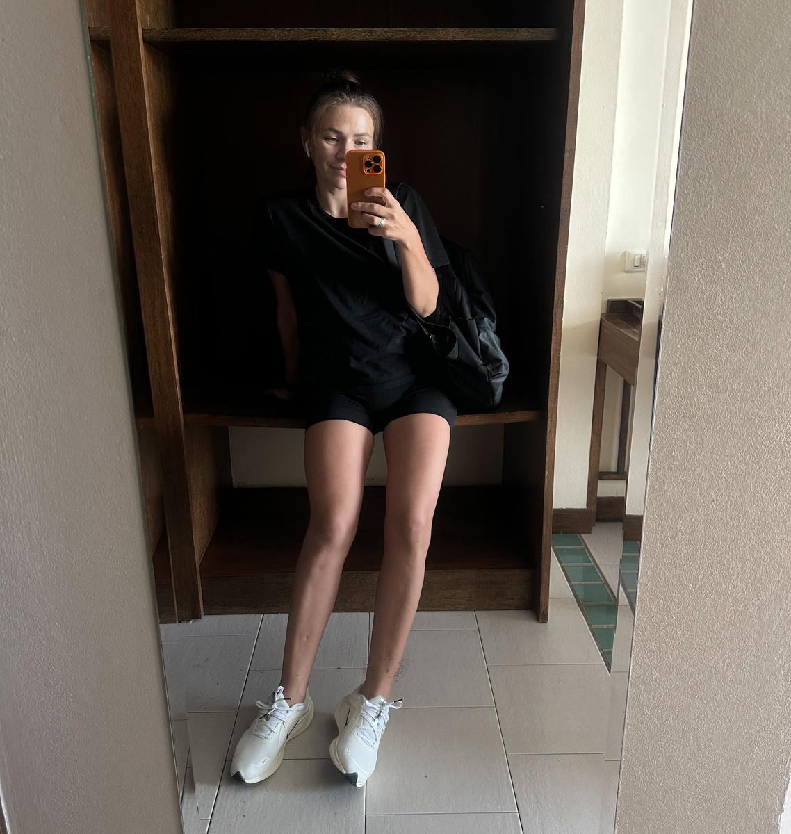 Привет, меня зовут Юля, и я знаю, что такое ненавидеть своё туловище) 