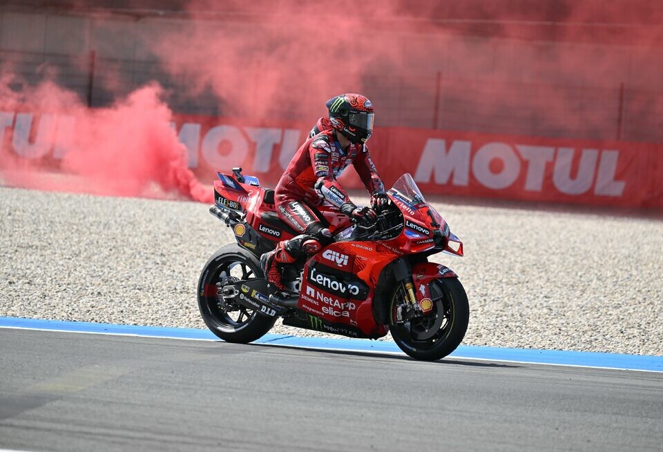    Франческо Баньяя победил в спринте MotoGP в Ассене, Маркес сошелDucati