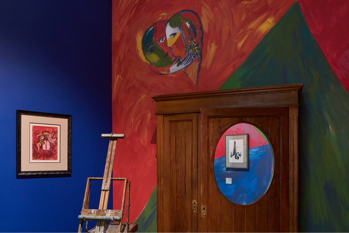 Фрагмент экспозиции «В ожидании чуда. Посвящение Марку Шагалу», 2024 год, Еврейский музей и центр толерантности, Москва © Пресс-служба Еврейского музея и центра толерантности