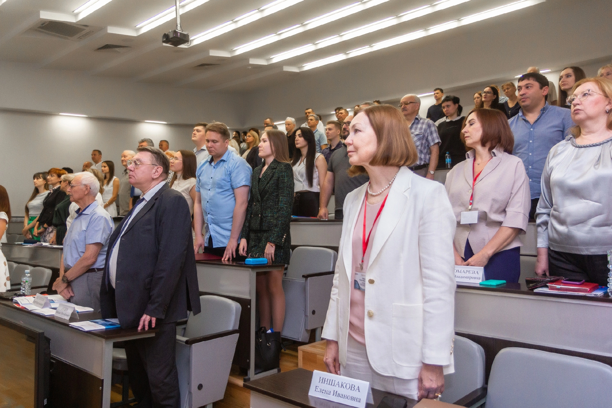  В Волгоградском государственном университете проходит ХХ Международная научно-практическая конференция памяти Заслуженного деятеля науки РФ Олега Васильевича Иншакова «Конкурентоспособная Россия:...-3