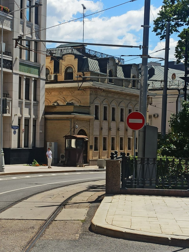 Здание консульства Ирана в Москве