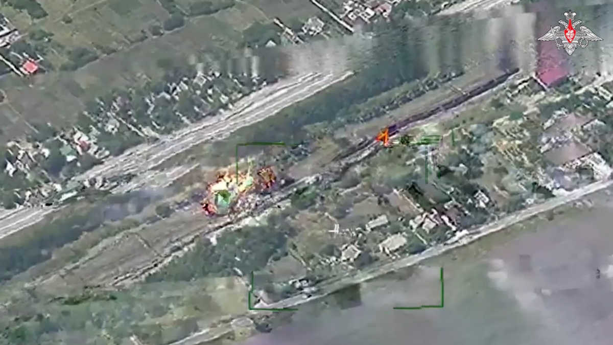 Министерство обороны России представило видео с уничтожением натовской и не только военной техники в районе Украинки.-1-3