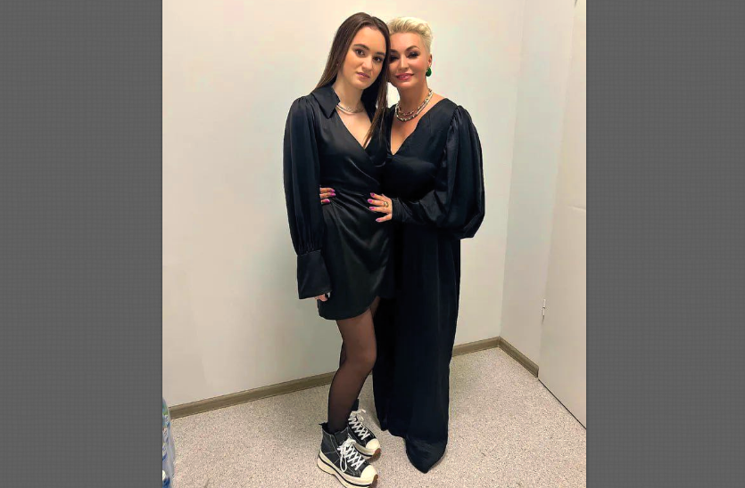 Катя Лель с дочерью.