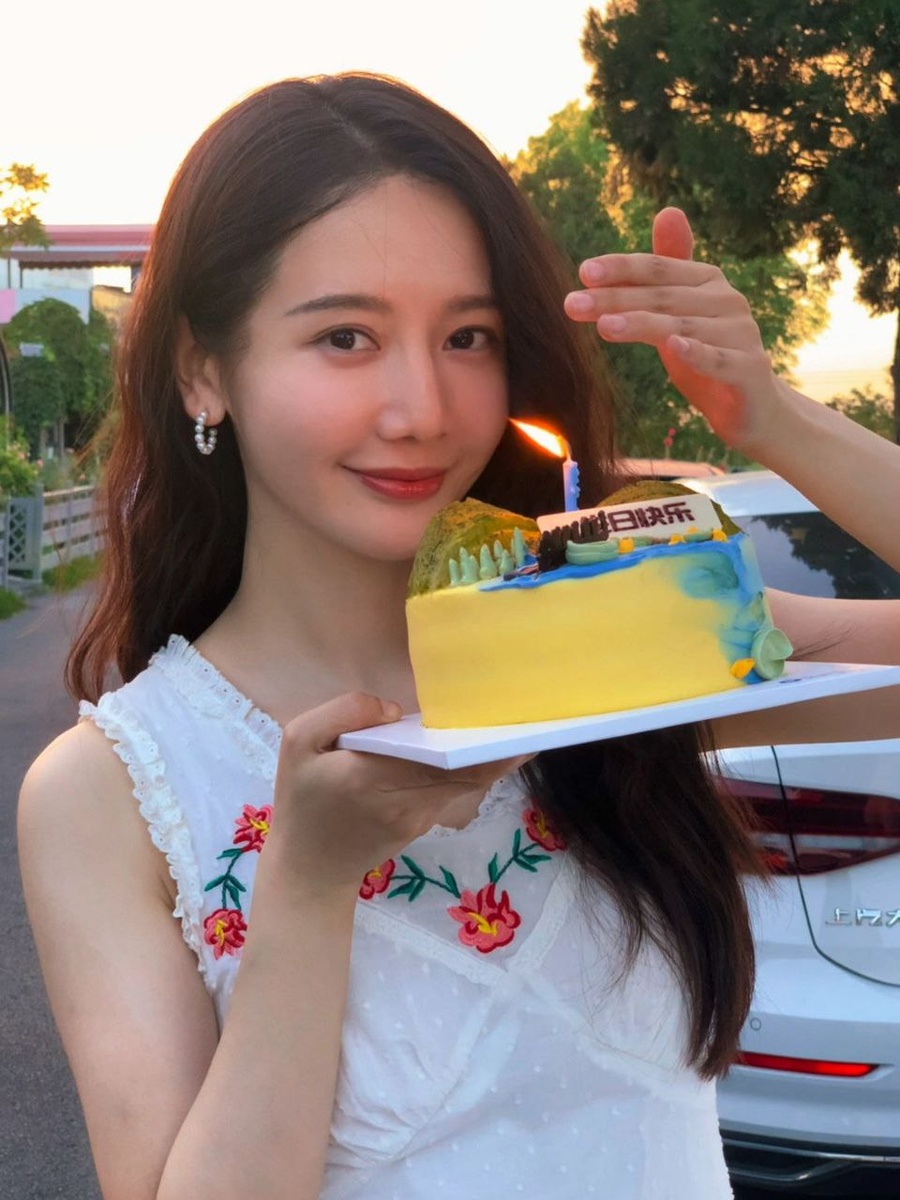 Актриса Ли Мочжи