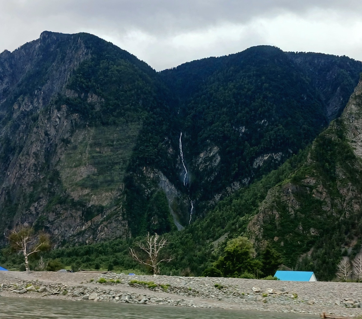 Водопад Кайрубасхан, с. Балыкча. Алтай.