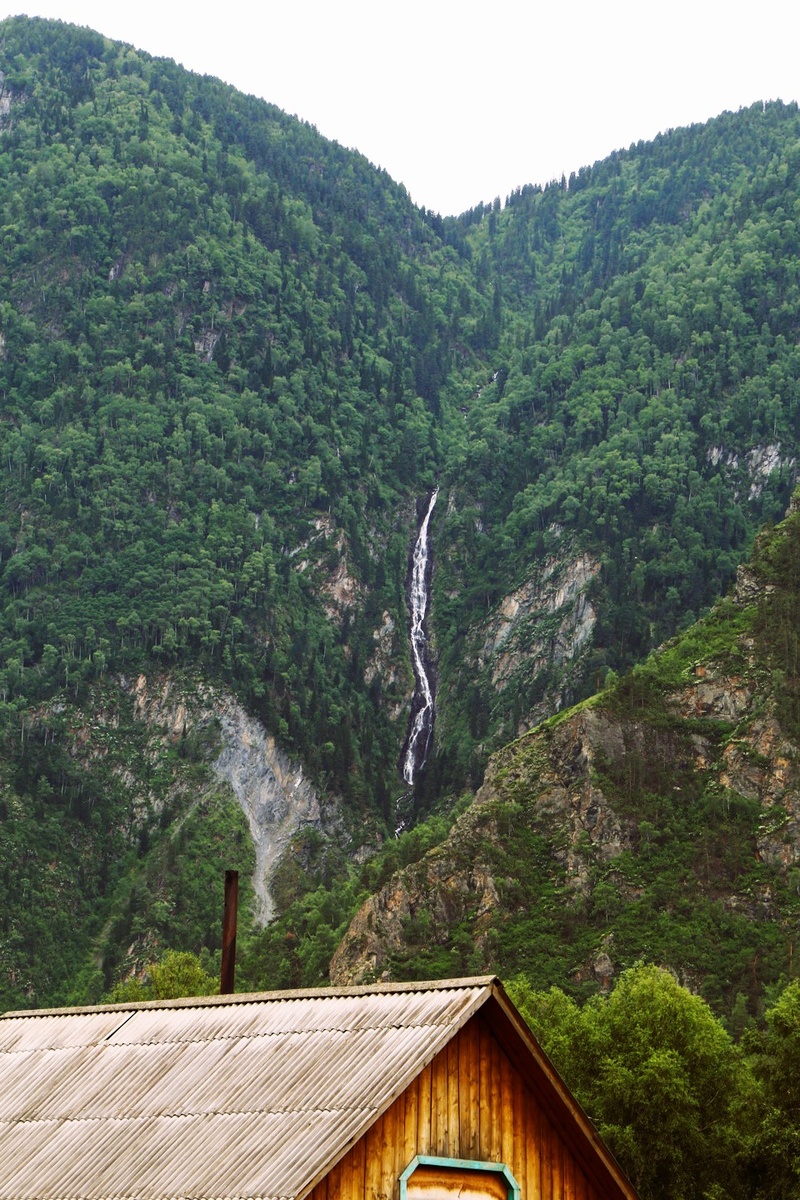 Водопад Кайрубасхан, с. Балыкча. Алтай. 