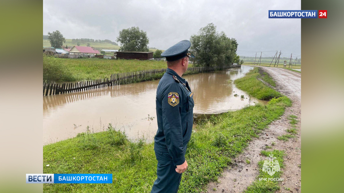    В Башкирии из-за сильного дождя подтопило дороги и несколько придомовых территорий