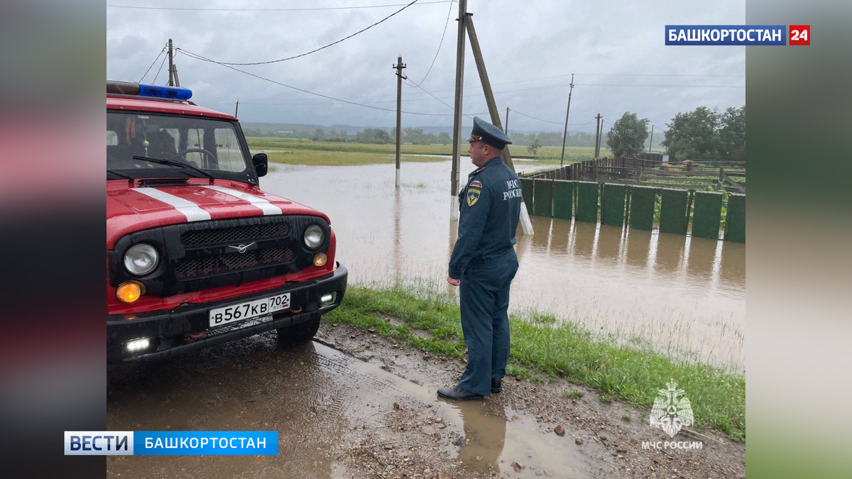    В Башкирии из-за сильного дождя подтопило дороги и несколько придомовых территорий