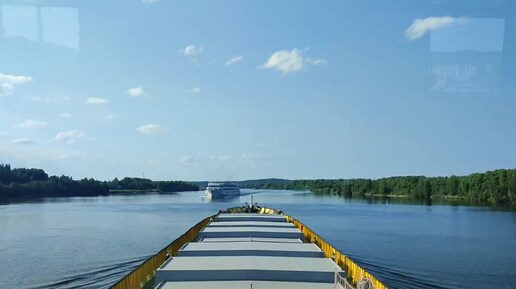 Расхождение грузового теплохода с пассажирским. Тайм лапс. Грузовой теплоход ОСИПЕНКО, проект 21-88 тип Калининград. На речном языке 