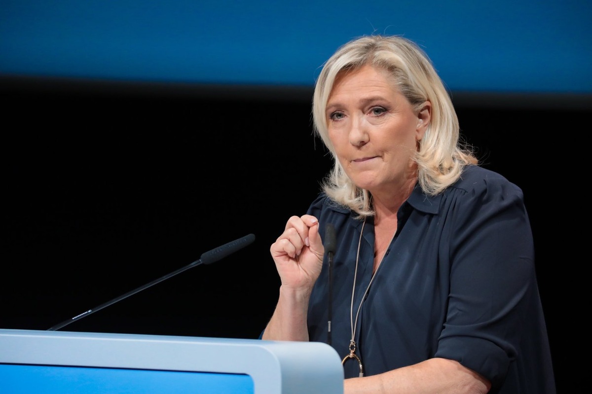    twitter.com/MLP_officiel