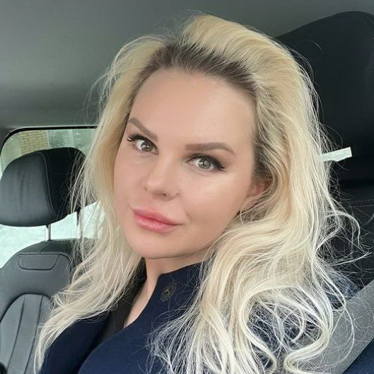     Сегодня родились Алиса Вокс и Лиззи Каплан
