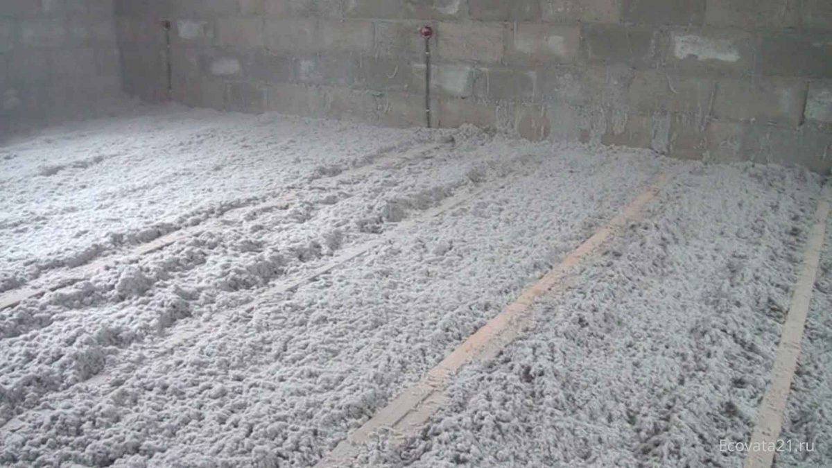 Утепление чердака эковатой