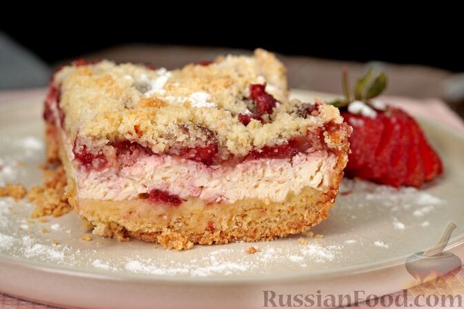 клубника, творог, мука, сахар, масло сливочное, разрыхлитель, масло сливочное, яйца, ванилин, соль