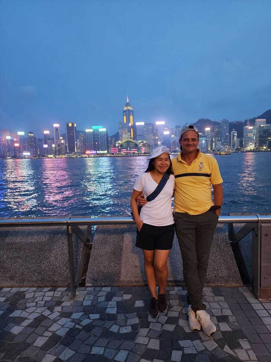 Кирилла и Ньюс  объединяет страсть к путешествиям. Это они в Гонконге. 