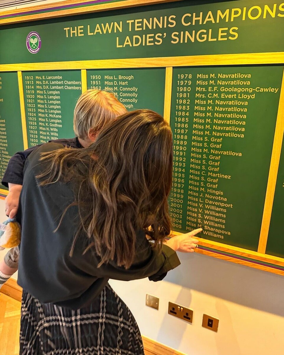    Мария Шарапова показала сыну свое имяСоцсети Марии Шараповой