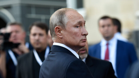    Британский политик прервал выступление из-за плаката с Путиным Татьяна Сидорова