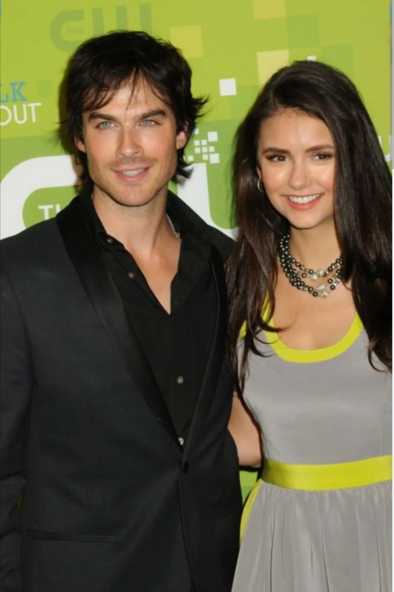 Милая пара с правильной осанкой