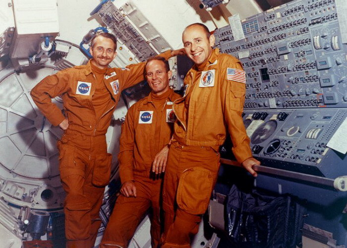 Экипаж "Скайлэб-3". Оуэн Гэрриот- первый слева.