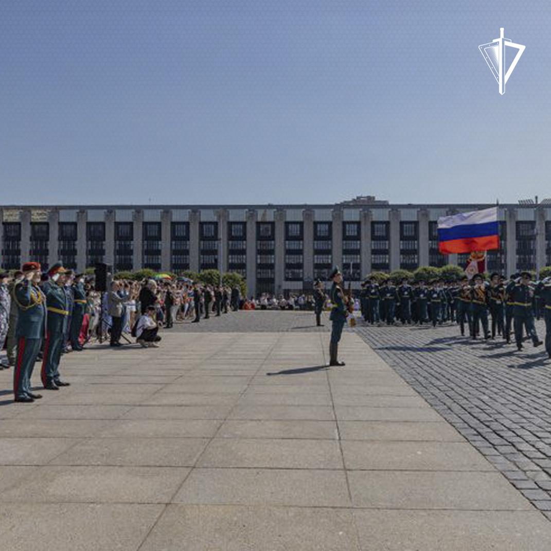 Дипломы о высшем образовании получили более 800 выпускников Новосибирского, Пермского, Саратовского и Санкт-Петербургского военных институтов.-1-3